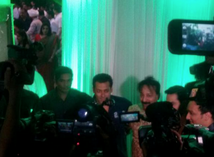 Salman Khan at Baba Siddiqui Iftrar Party