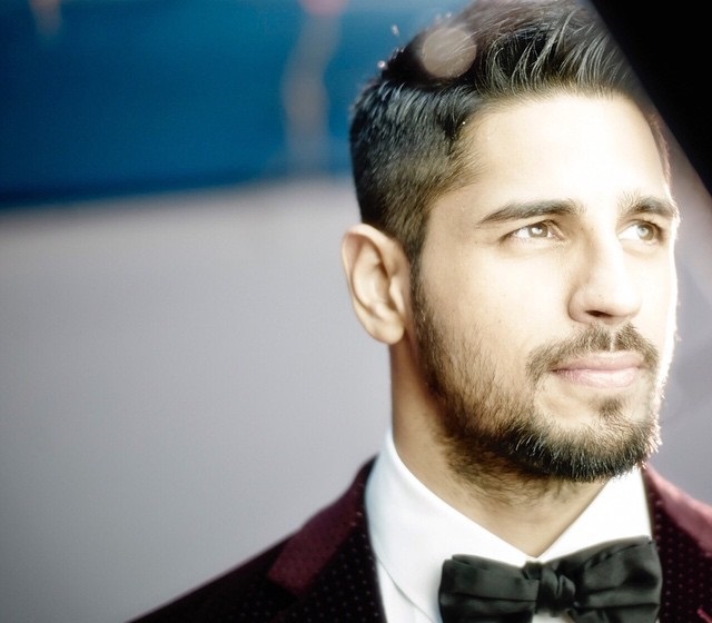 Sidharth Malhotra in suit