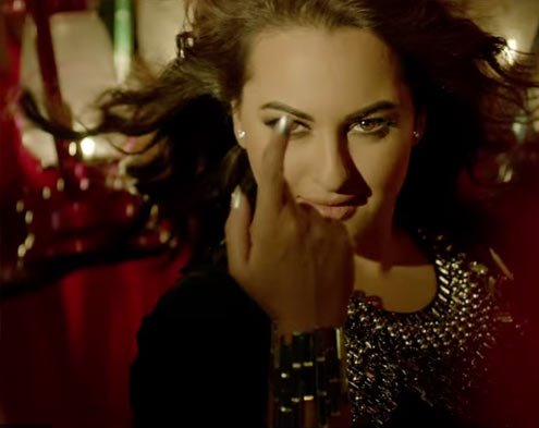 Sonakshi Sinha in Nachan Farrate Song