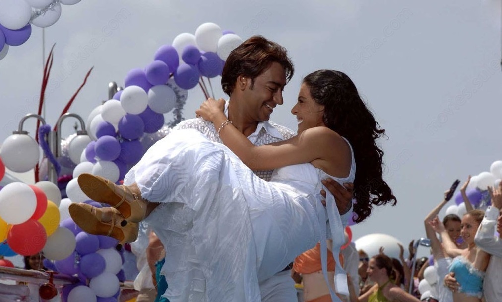 Ajay Devgn and Kajol in U Me Aur Hum