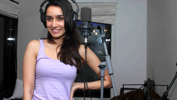 Shraddha Kapoor singing