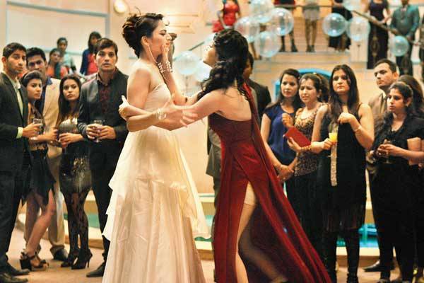 Zoya Afroz catfight with Sonali raut