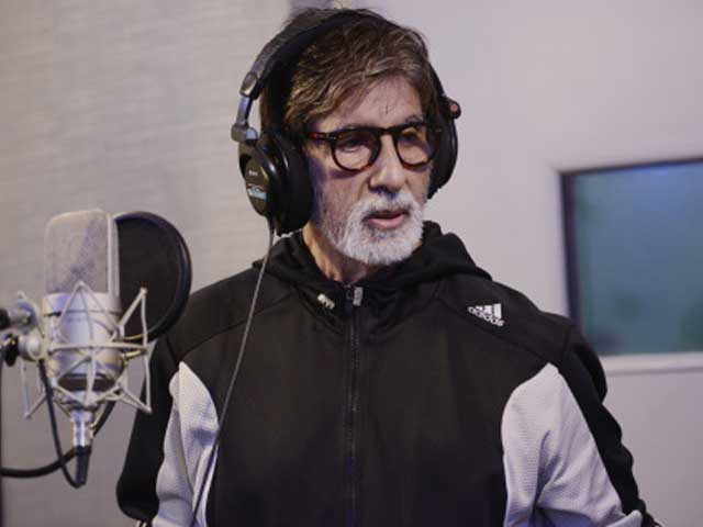 Amitabh Bachchan singing