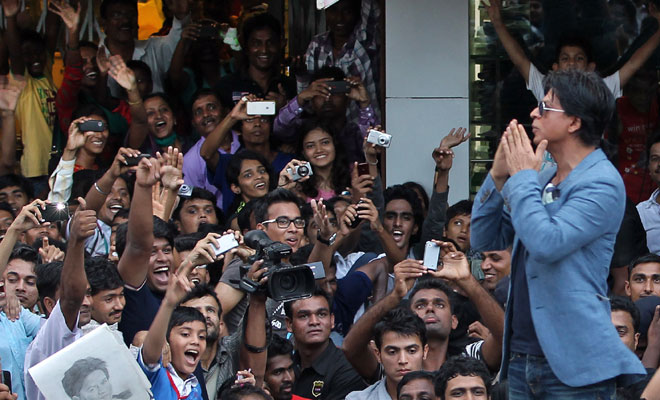 Shah Rukh Khan with fans