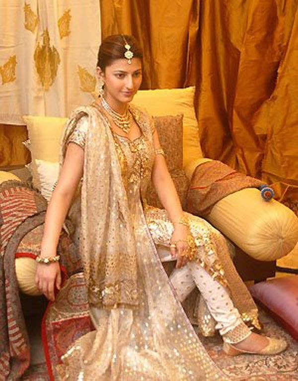 Rare and unseen pictures of Shruti Haasan