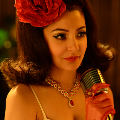 Anushka Sharma retro look