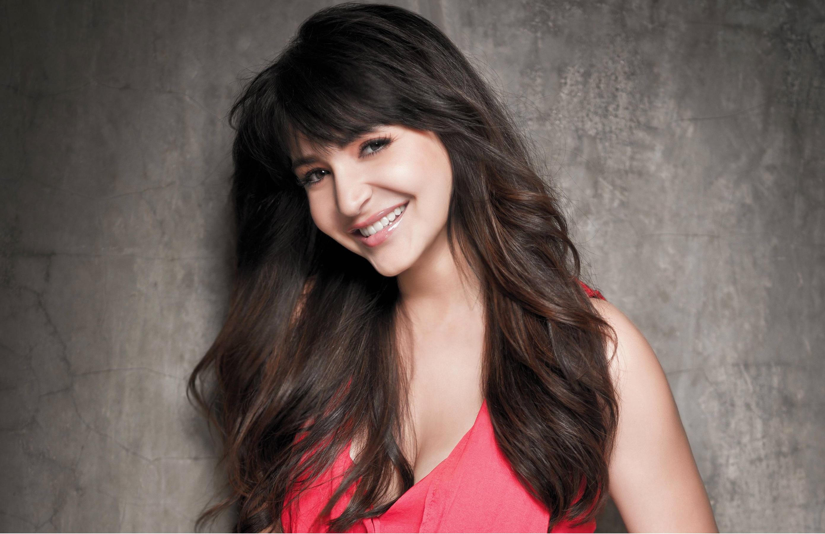 Anushka Sharma smile