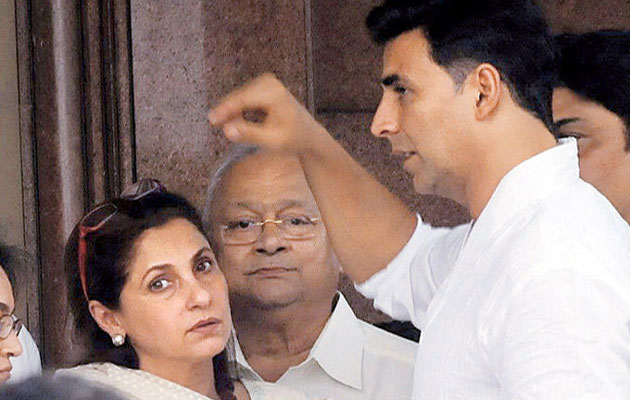 Dimple Kapadia Akshay Kumar