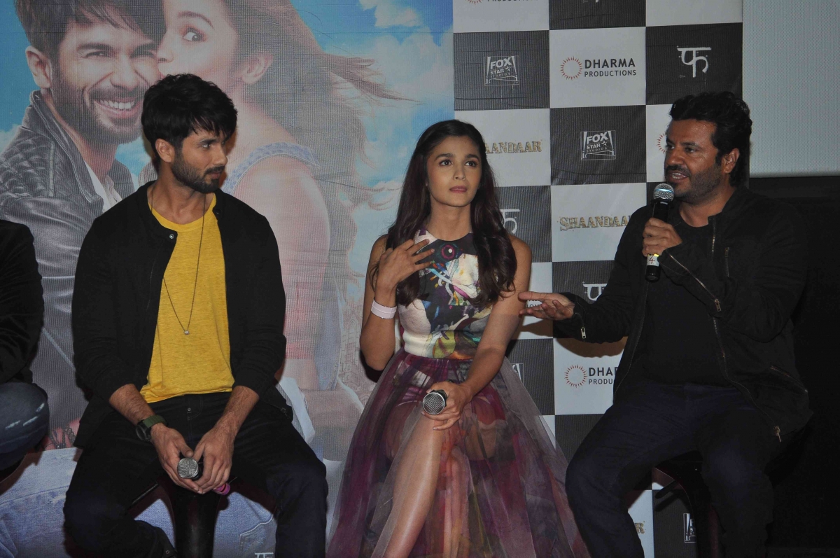 Vikas Bahl with shahid and alia