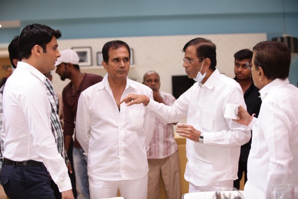 Check Out the movie stills of Kis Kisko Pyaar Karoon