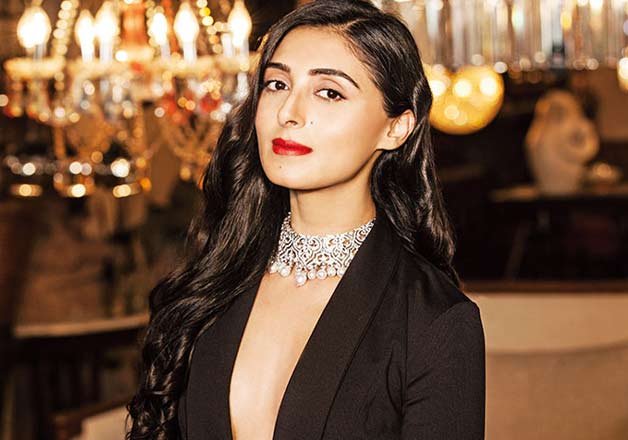 Pernia Qureshi in black