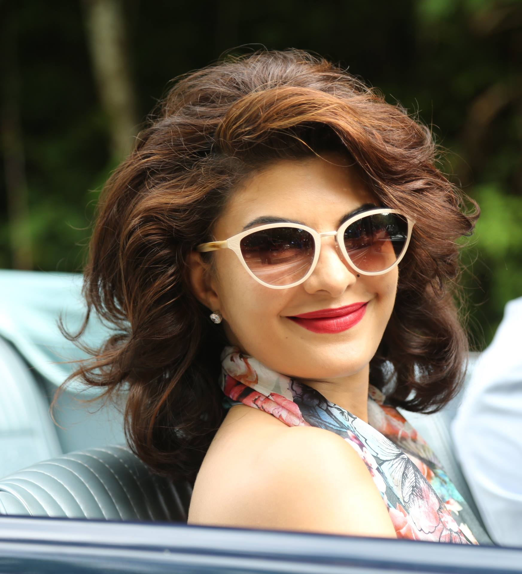Jacqueline Fernandez retro look