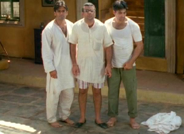 Paresh Rawal lungi drop