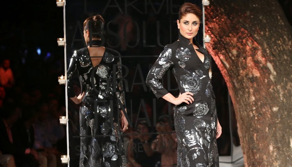 Kareena Kapoor Khan walking the ramp