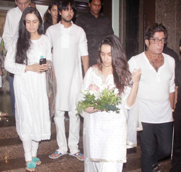 Shraddha Kapoor - Shakti Kapoor - Siddhanth Kapoor - Padmini Kolhapure