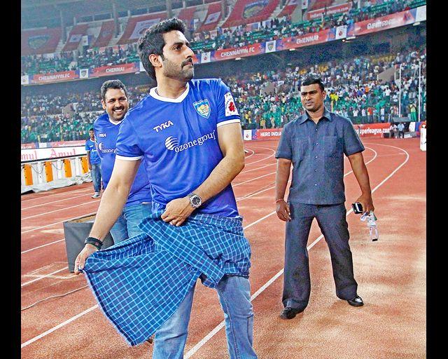 Abhishek Bachchan lungi dance