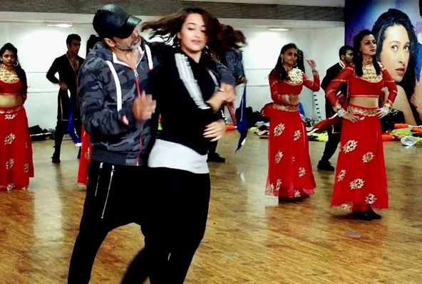 Akshay Kumar Sonakshi Sinha