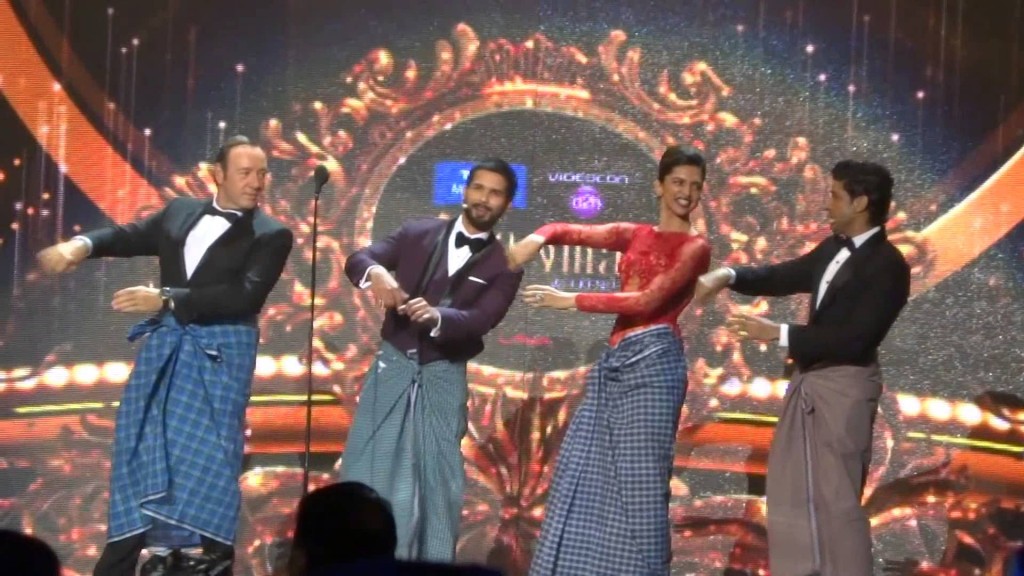 IIFA lungi moment