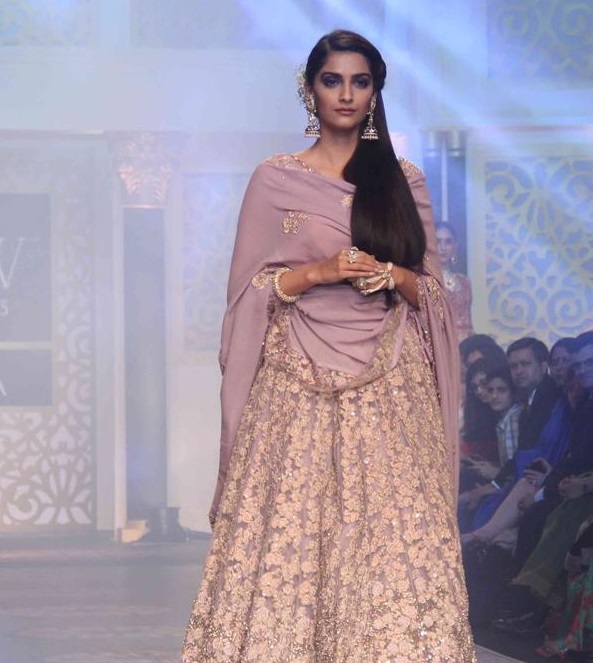 Sonam Kapoor at IIJW 2015