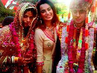 Kangana Ranaut with her sister Rangoli on her wedding day.