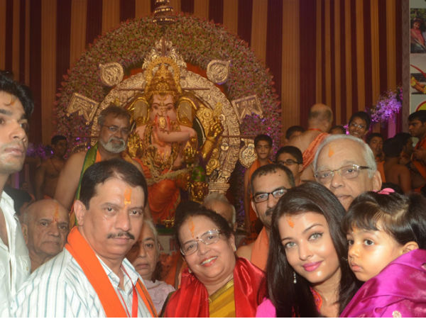 Aishwarya Rai Bachchan seeking blessing on the occasion of 'Ganesh Chaturthi'
