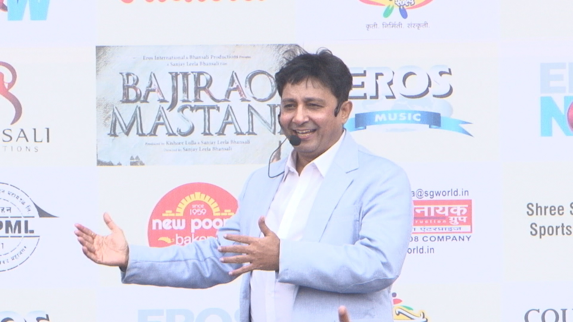 Ranveer Singh and Deepika Padukone during the song