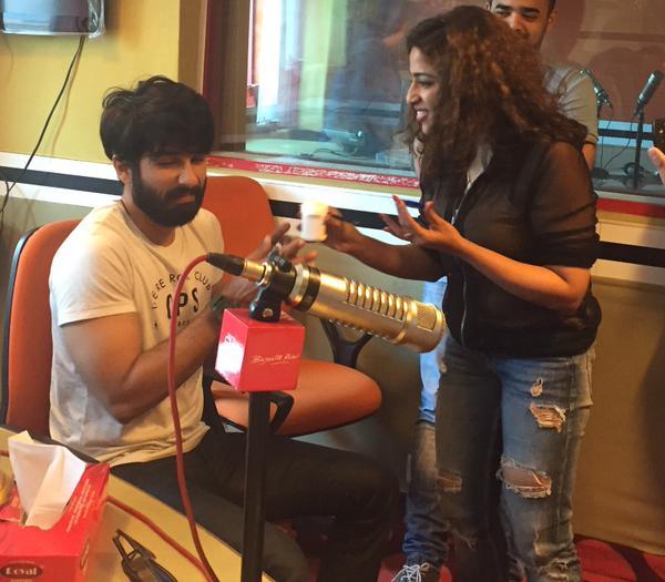 Shahid Kapoor & Alia Bhatt turn RJs