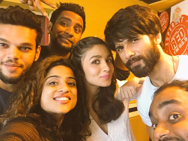 Shahid Kapoor & Alia Bhatt turn RJs