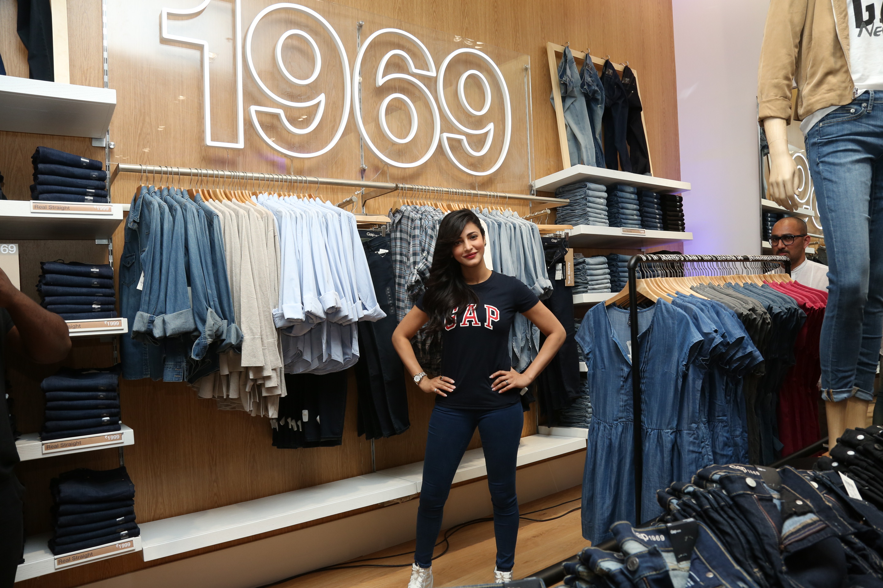 What are Shruti Haasan's wardrobe staples?