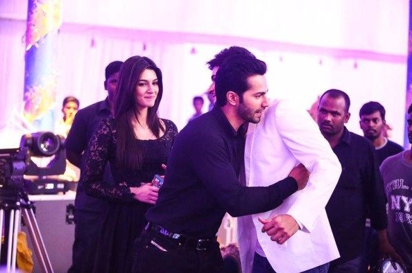 Varun Dhawan & Kriti Sanon with Mahesh Babu