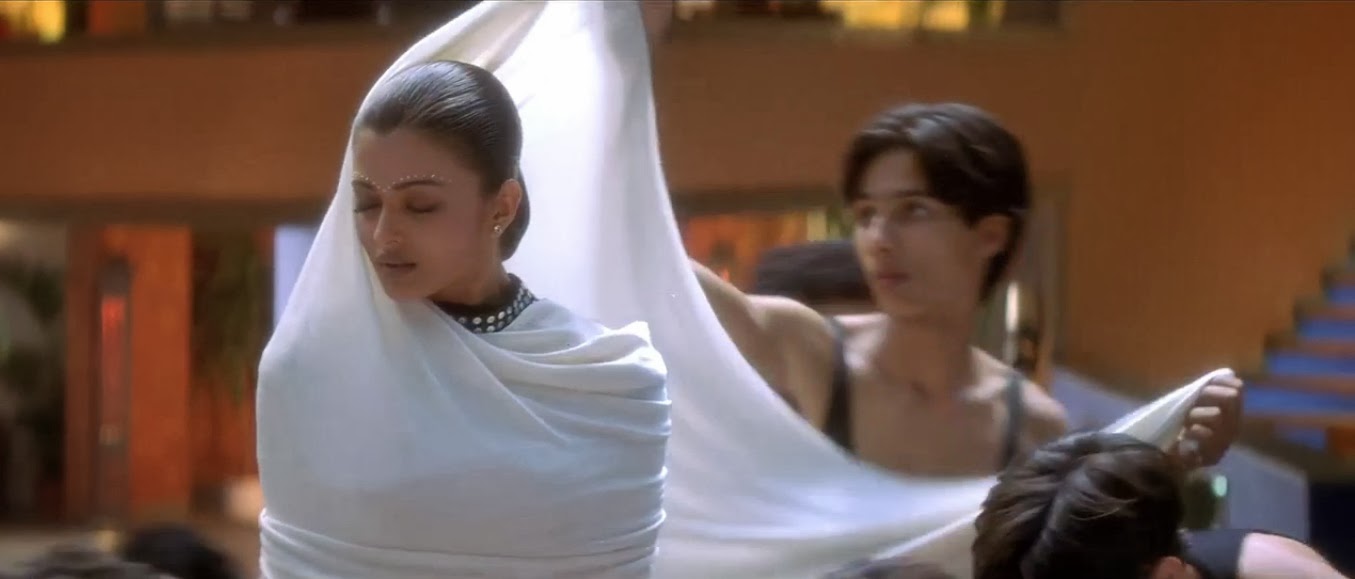 Shahid Kapoor as a background dancer in 