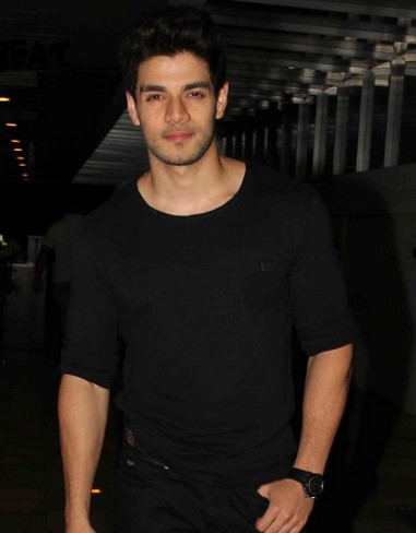 Sooraj, Athiya celebrate Hero release