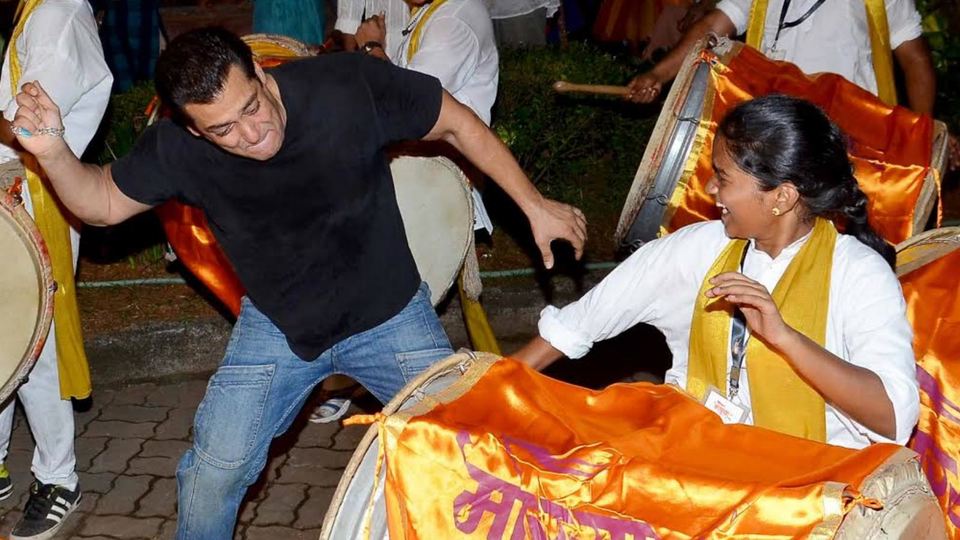 Salman Khan at Ganpati visarjan