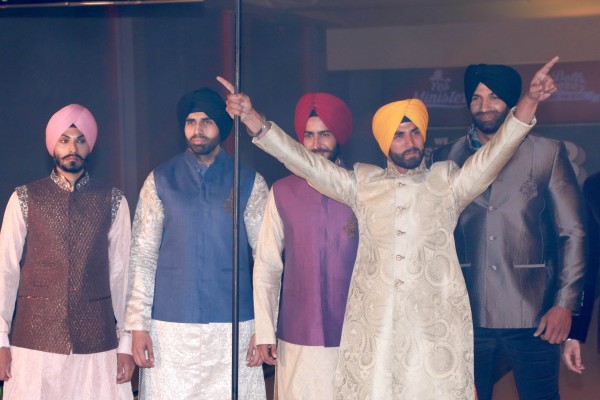 Akshay Kumar with Others