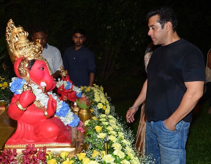 Salman Khan at Ganpati visarjan