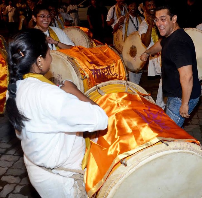 Salman Khan at Ganpati visarjan