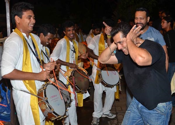 Salman Khan at Ganpati visarjan