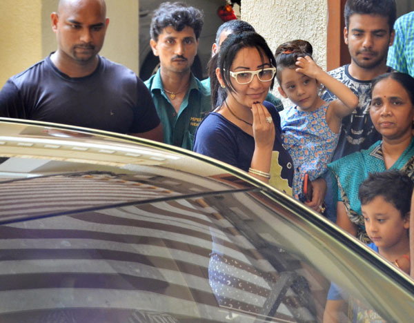 Manyata Dutt with kids.