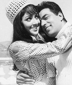 Adorable picture of Dharmendra and Hema Malini