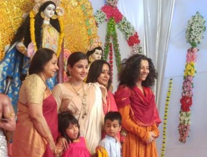 Vidya Balan attends Durga Puja festivities at Biswajit Pandal