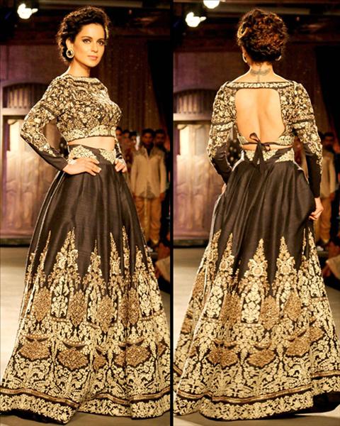 Kangana Ranaut looks gorgeous in this beautiful outfit.