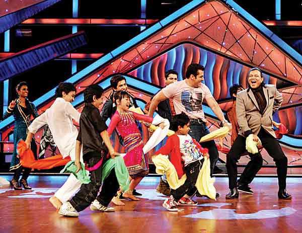 Salman Khan towel dance