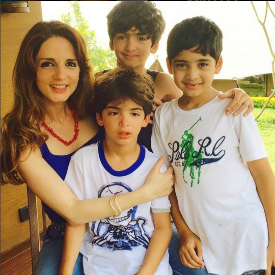Adorable picture of Sussanne Khan with sons Hrehaan and Hridaan.