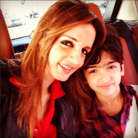 Adorable picture of Sussanne Khan with sons Hrehaan and Hridaan.
