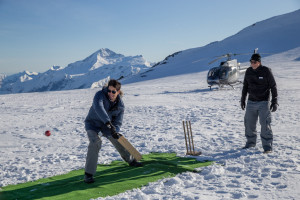 WOW - Sidharth Malhotra plays cricket at 7,600 feet