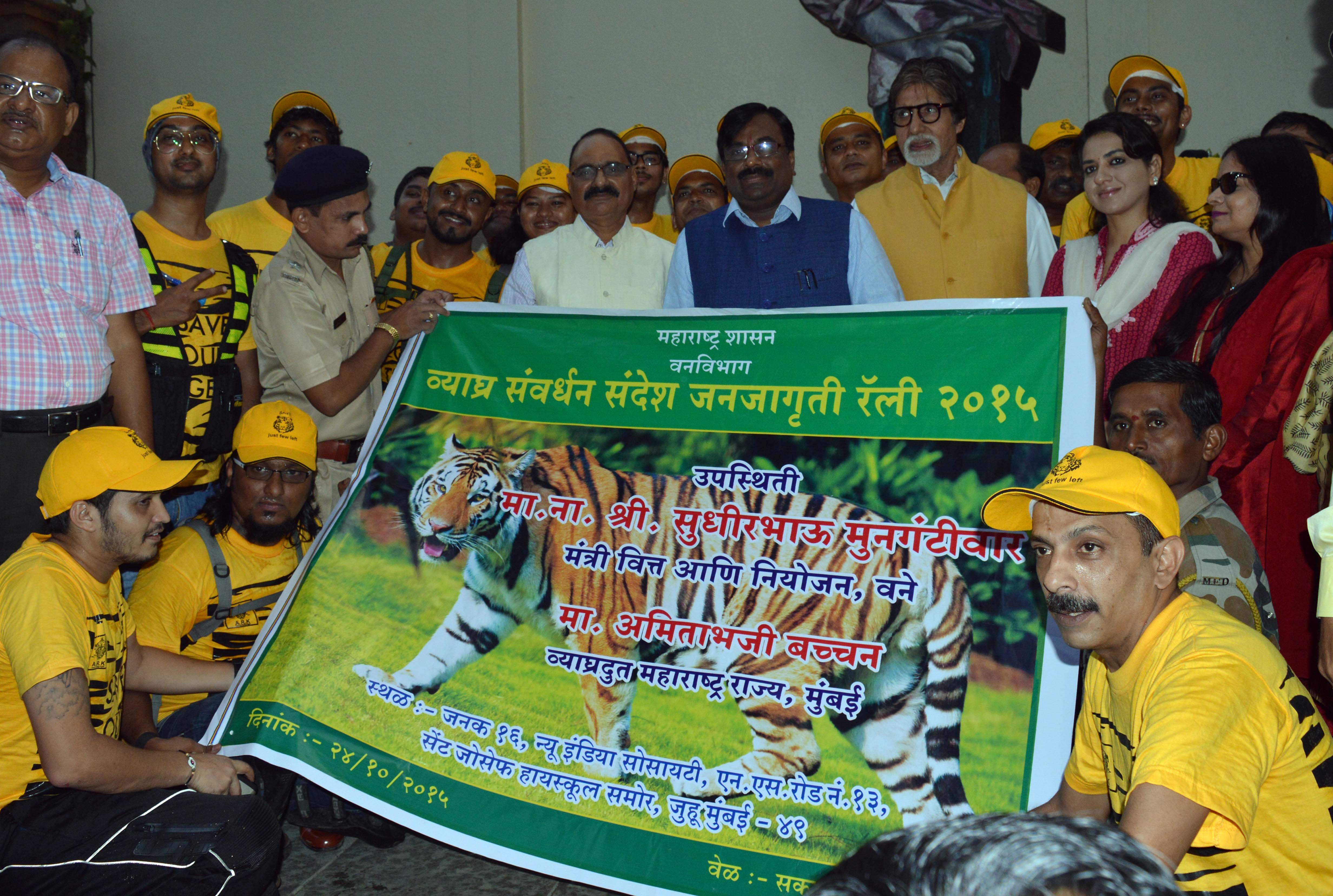 Amitabh Bachchan flags off biker rally to promote Tiger conservation