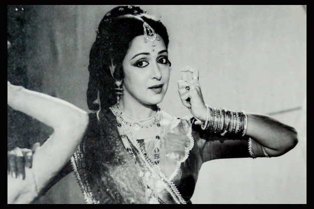 'Dream Girl' Hema Malini dancing