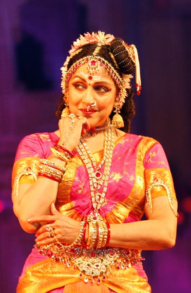 Hema Malini in Bharat Natyam pose