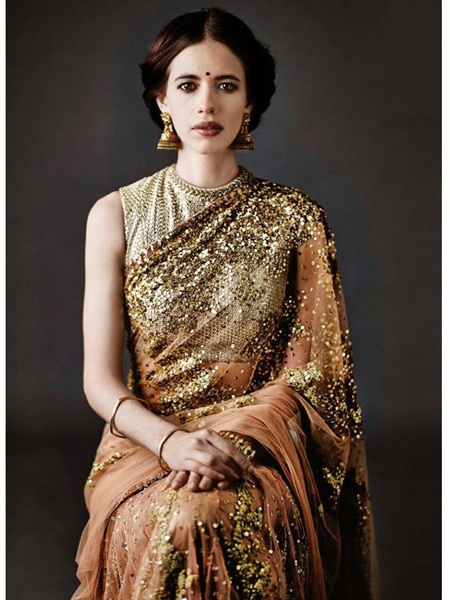 Kalki Koechlin looks gorgeous in this beautiful outfit.
