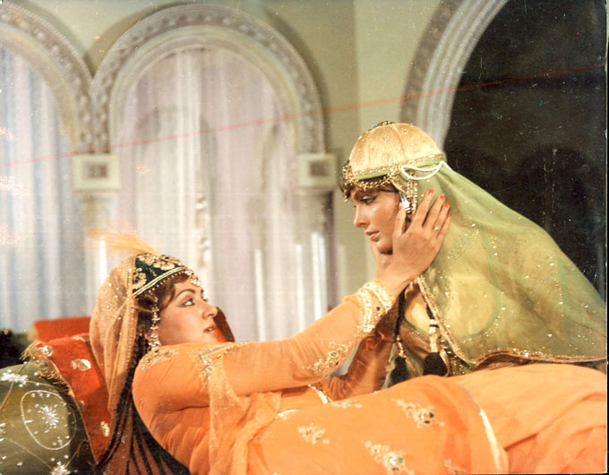 Hema Malini and Parveen Babi in Razia Sultan